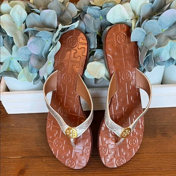 Tory Burch Thora Reverse Metallic Rosa Leather Thong - Picture 6 of 8